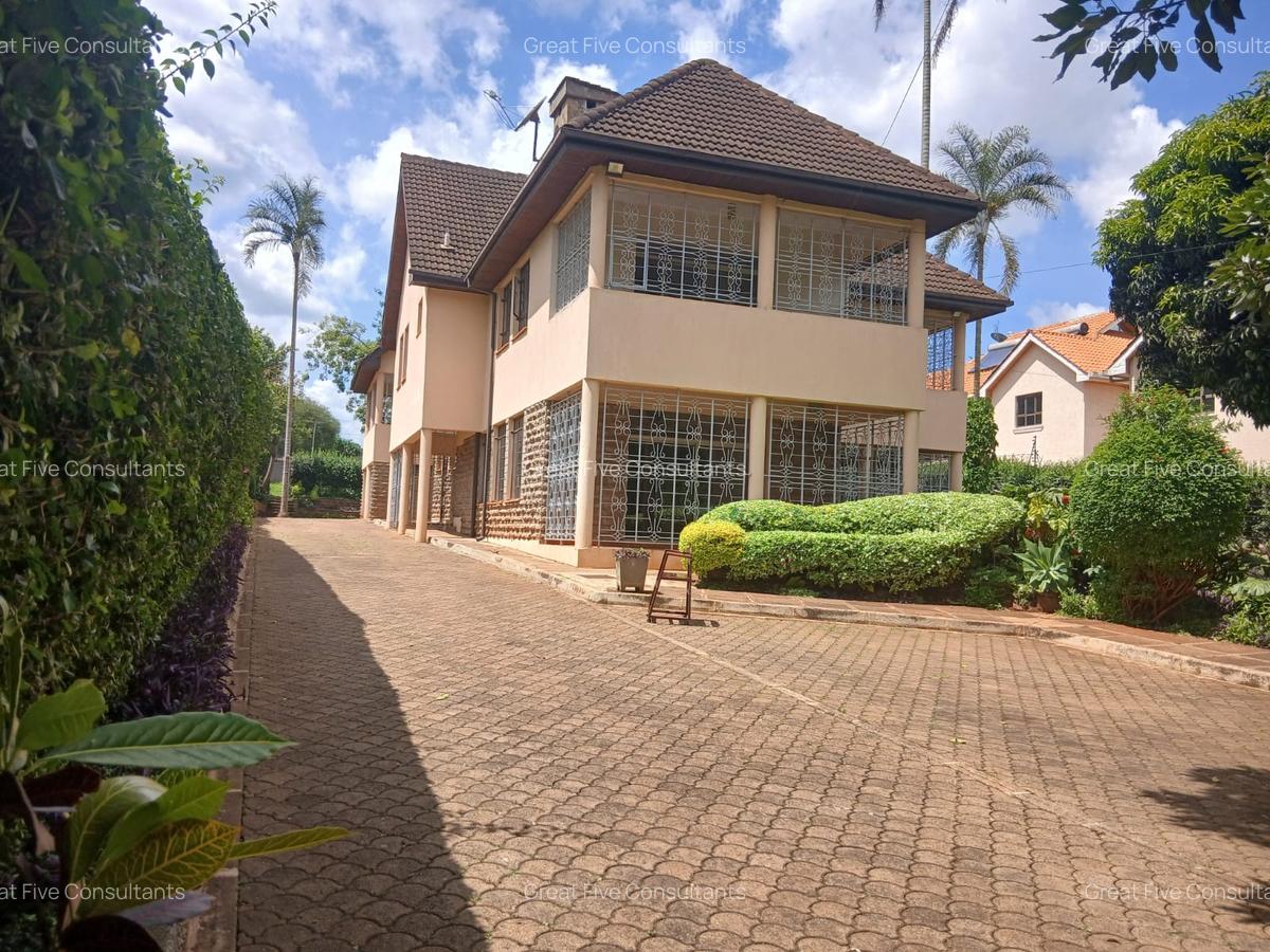 5 Bed Villa with En Suite in Runda - 1