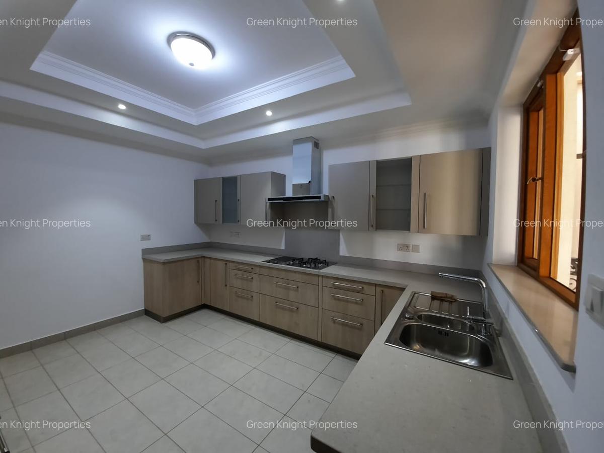 4 Bed Townhouse with En Suite in Lavington - 7