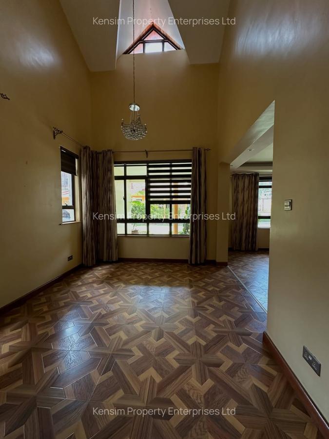 5 Bed Townhouse with En Suite in Lavington - 12