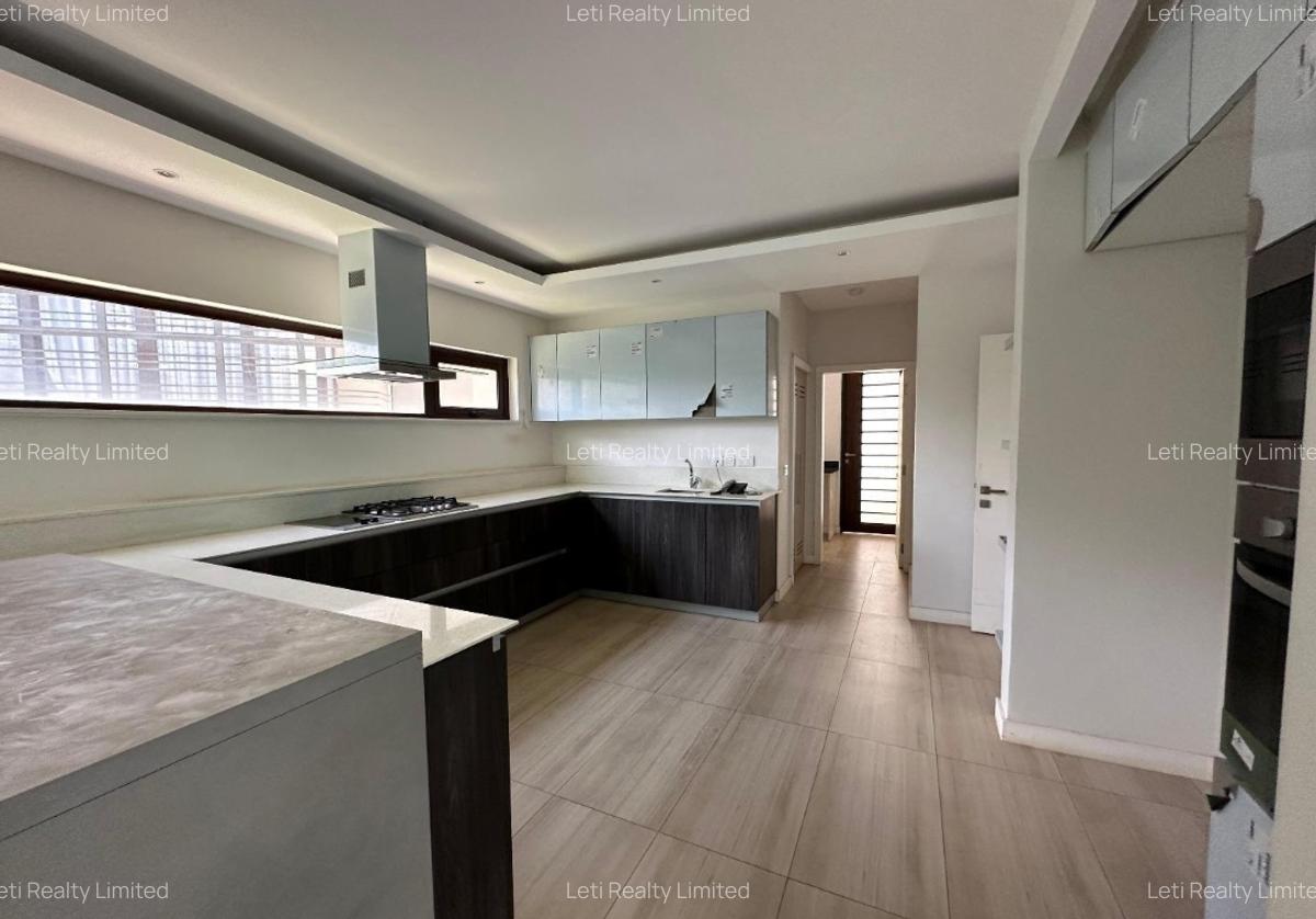 4 Bed Townhouse with En Suite in Lavington - 4