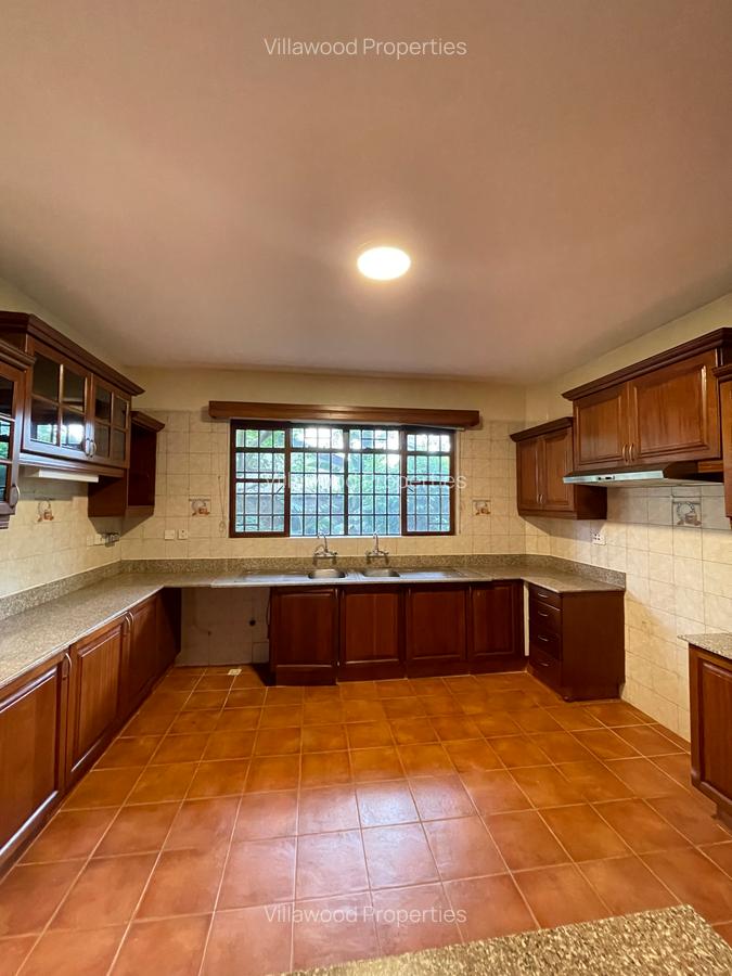 5 Bed Villa with En Suite in Nyari - 6