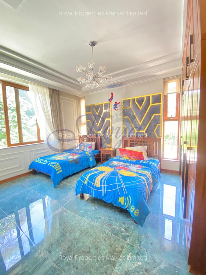 6 Bed House with En Suite in Lavington - 9