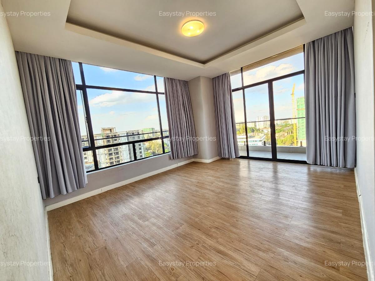 3 Bed Apartment with En Suite in Brookside - 5