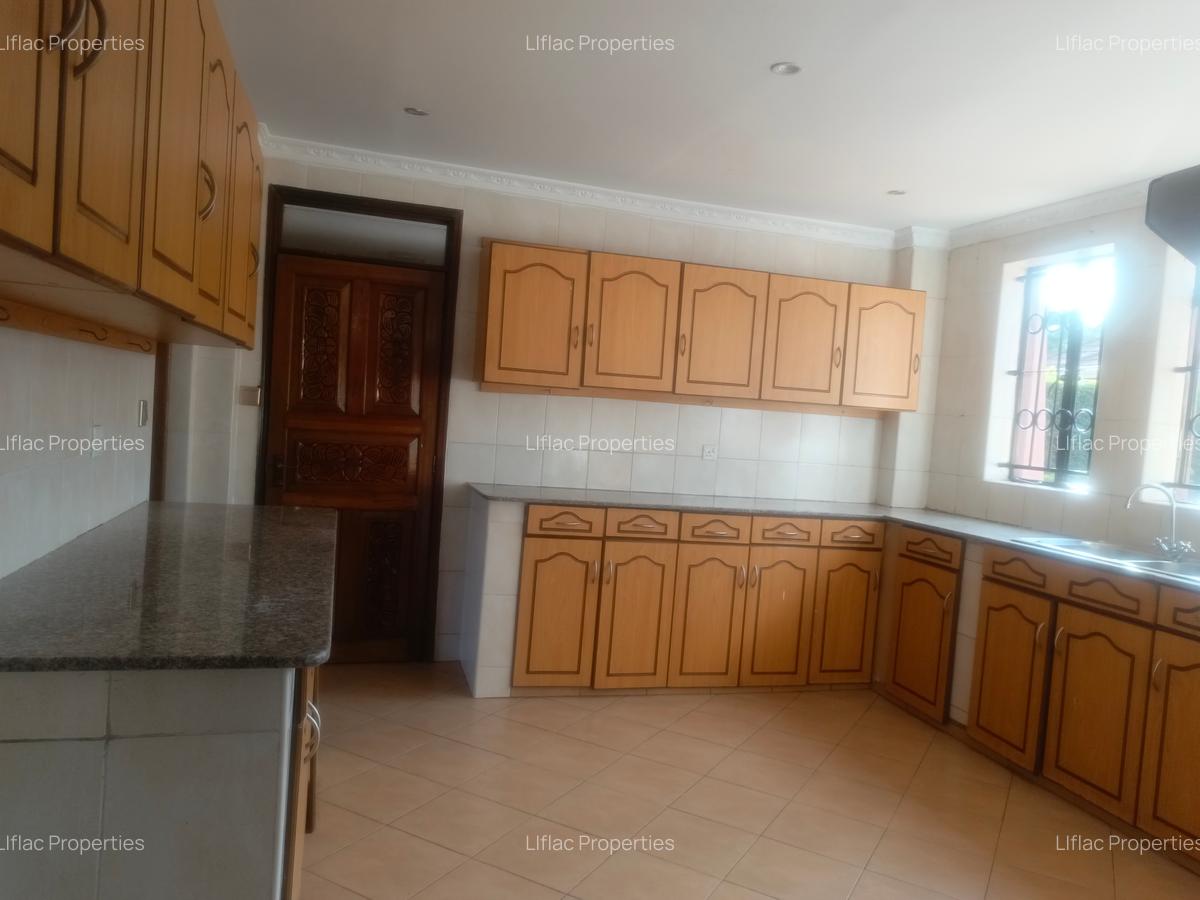 4 Bed House with En Suite in Runda - 9