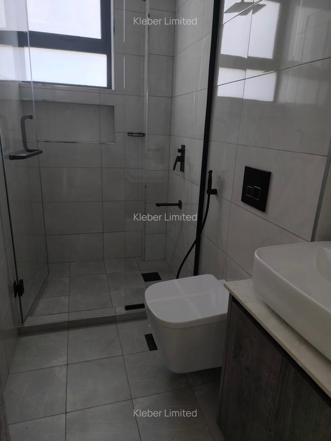 2 Bed Apartment with En Suite at Brookside - 12