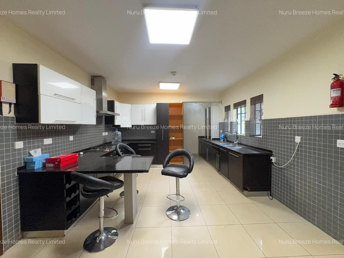 5 Bed Townhouse with En Suite in Runda - 20