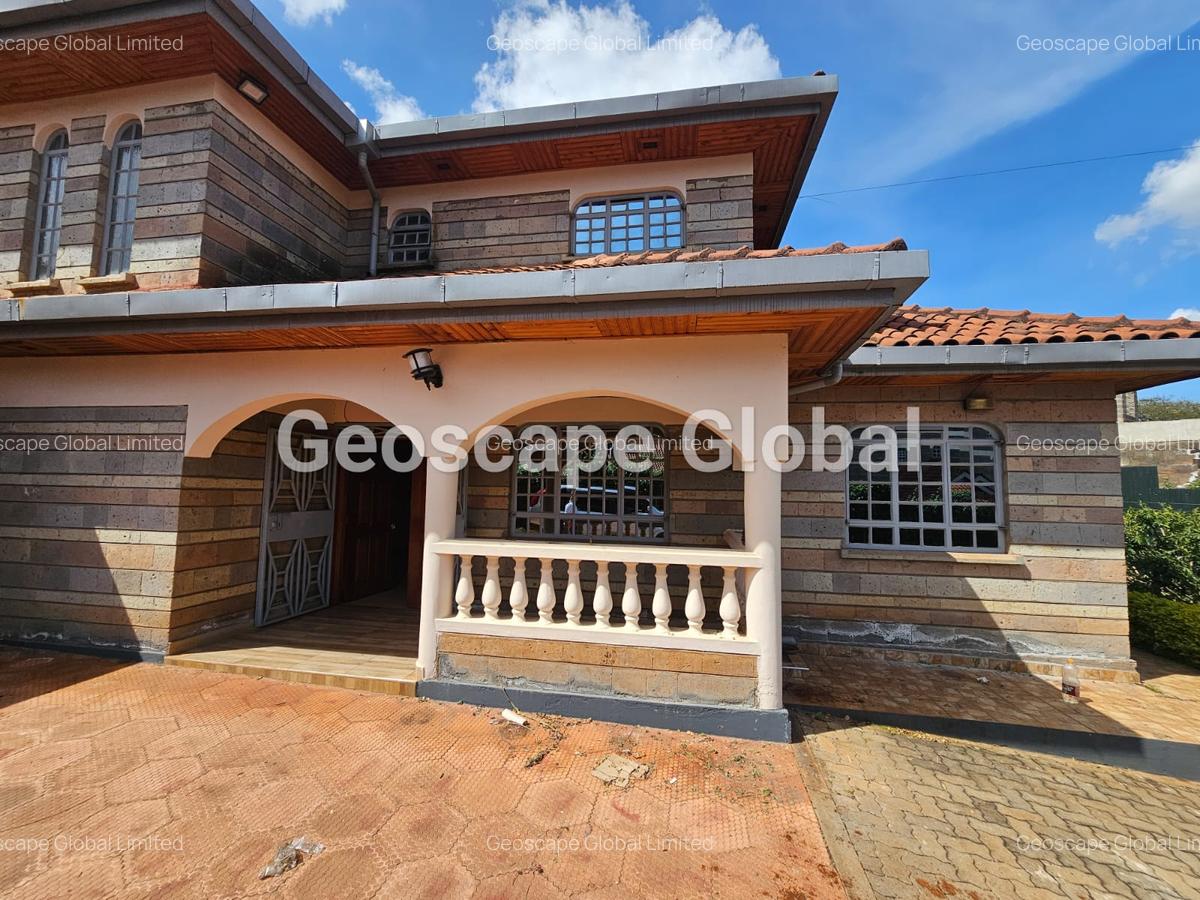 4 Bed House with En Suite in Nyari - 1
