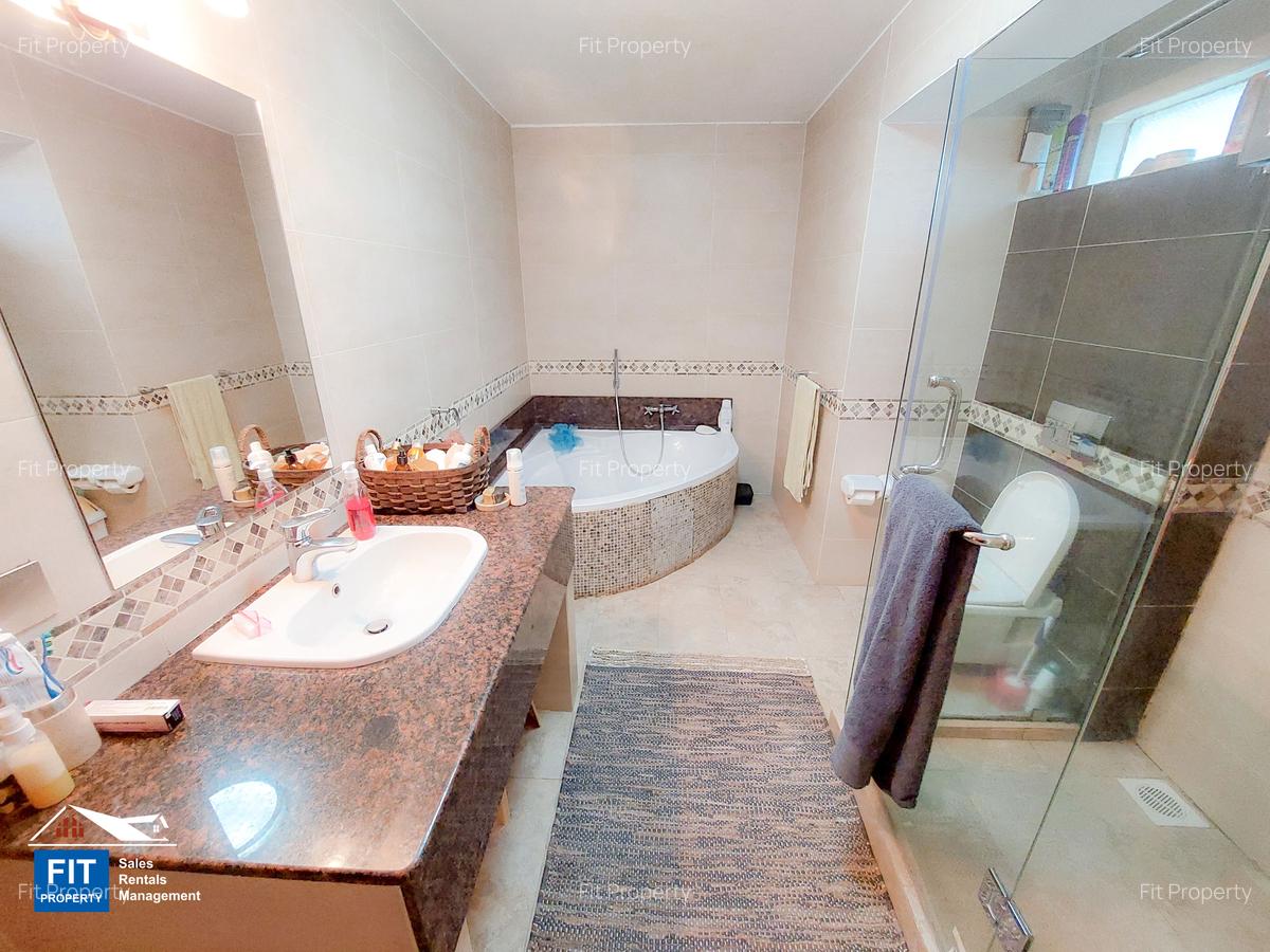 5 Bed House with En Suite at Nairobi - 15
