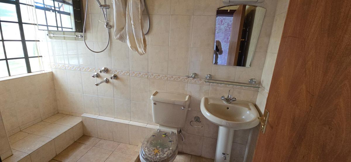 5 Bed Townhouse with En Suite at Kabasiran Avenue - 15