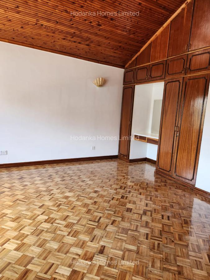 4 Bed Villa with En Suite in Lavington - 6