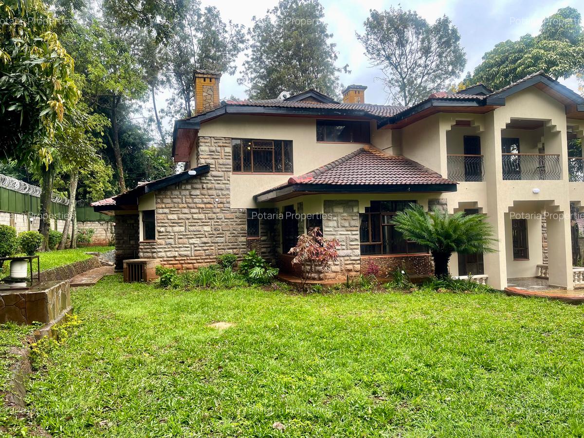 5 Bed House with En Suite in Runda - 1