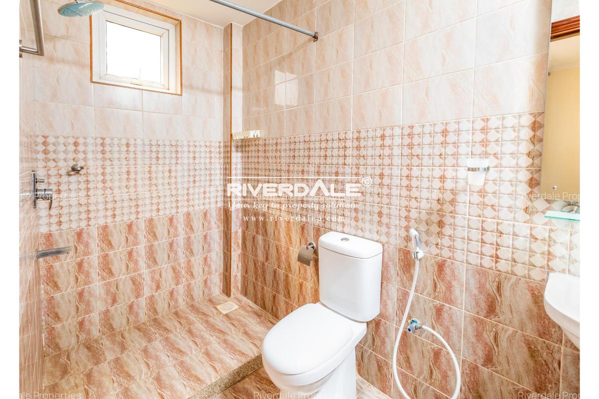 3 Bed Apartment with En Suite in Kilimani - 14