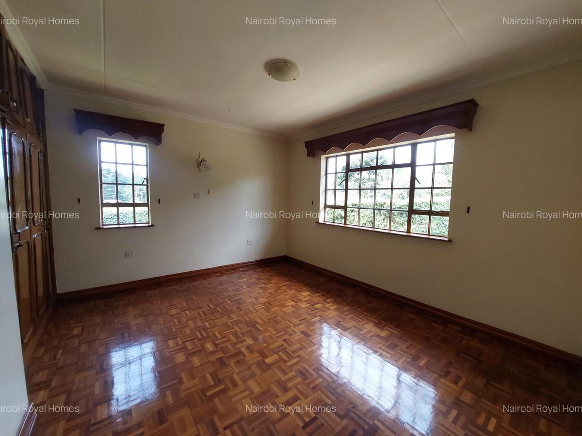 5 Bed House with En Suite at Daisy Road - 19