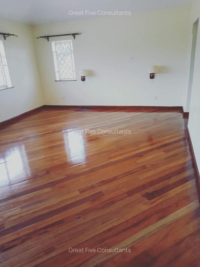 5 Bed Villa with En Suite in Runda - 2