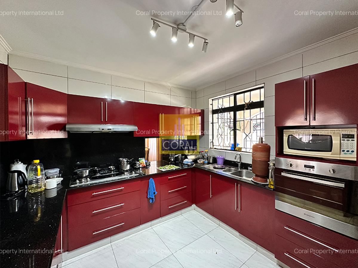 4 Bed Apartment in Riverside - 4