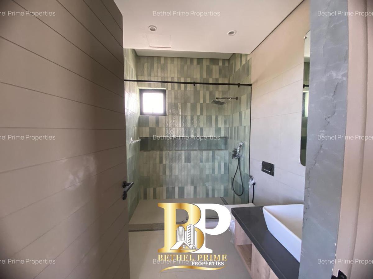 5 Bed Townhouse with En Suite in Brookside - 20