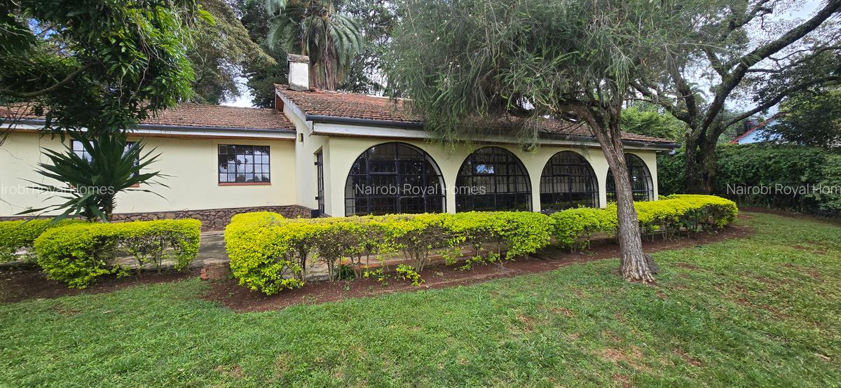 4 Bed House with En Suite at Loresho Road - 1