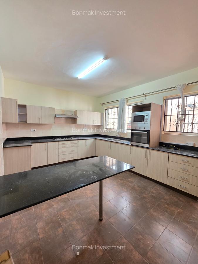 4 Bed Townhouse with En Suite at Kyuna - 6