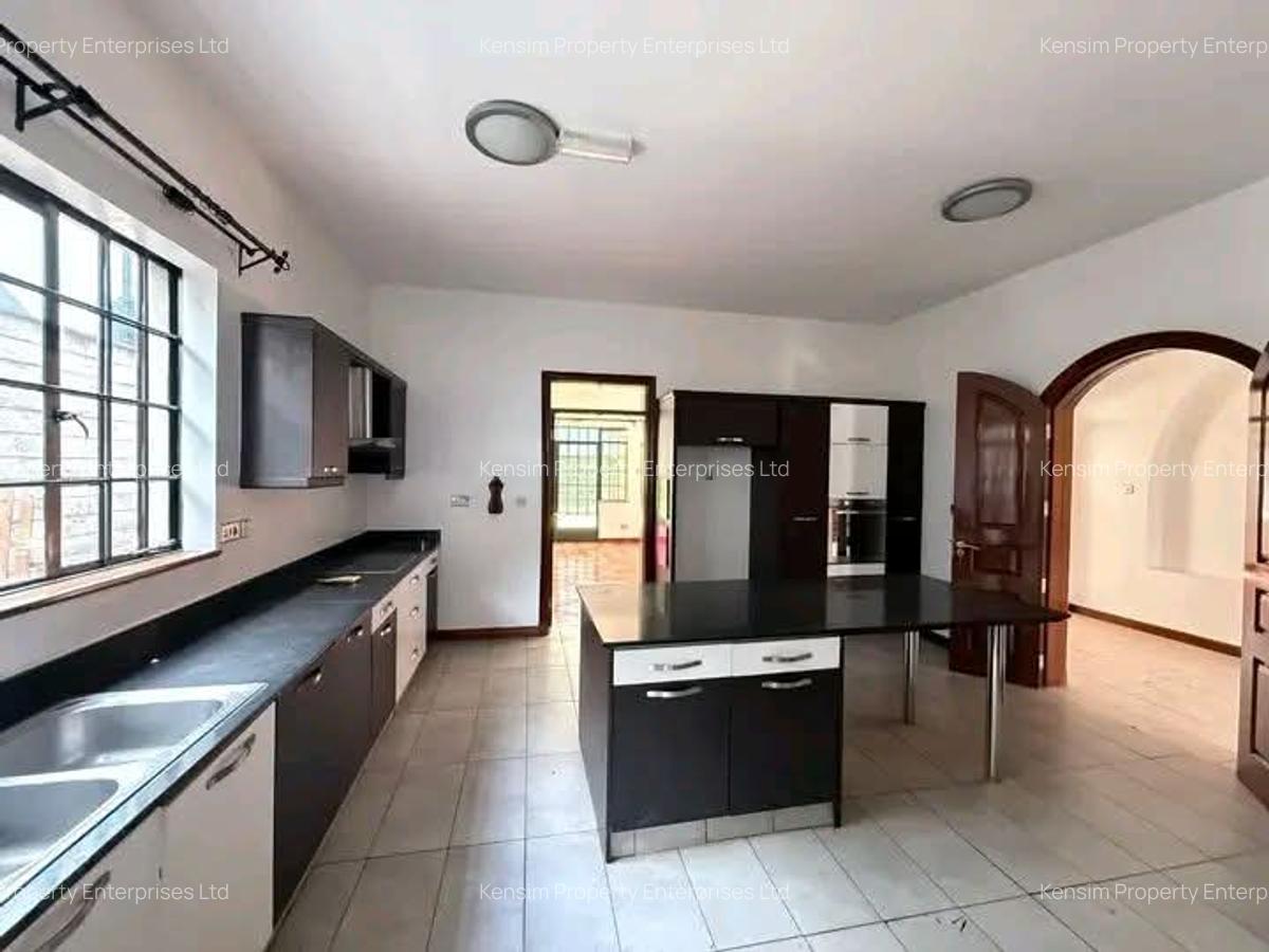 5 Bed Townhouse with En Suite in Lavington - 13