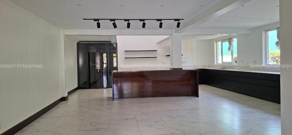 5 Bed House with En Suite in Runda - 7