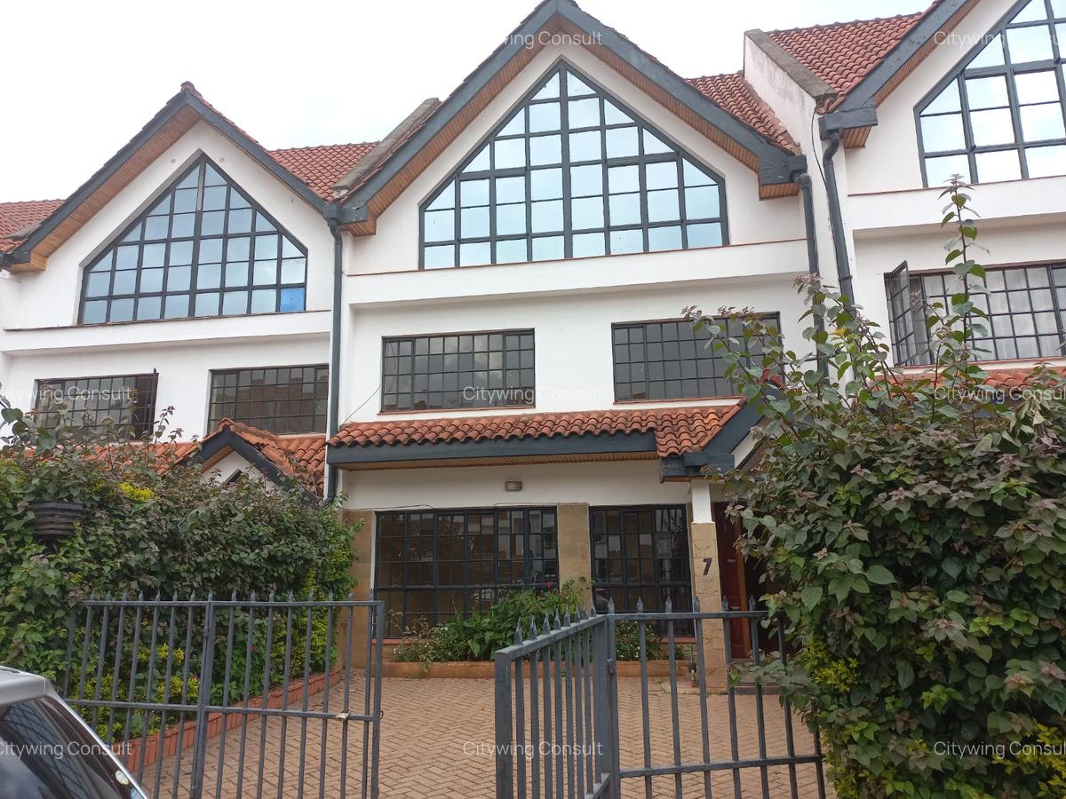 5 Bed Townhouse with En Suite at School Lane - 2