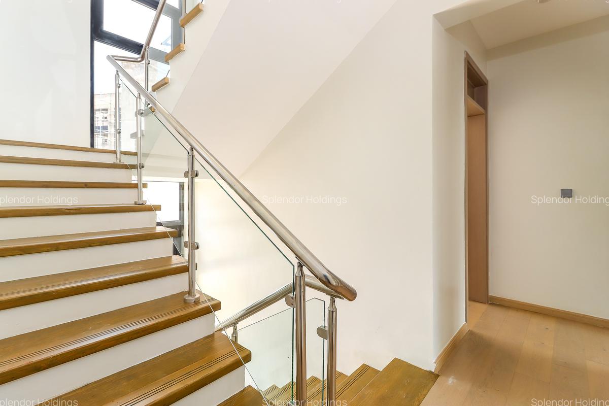 4 Bed Townhouse with En Suite in Lavington - 8