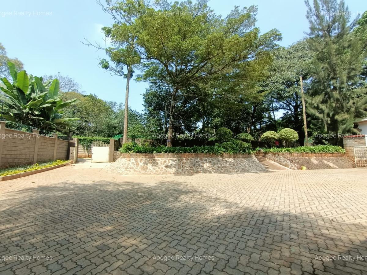 4 Bed House with En Suite at Westlands - 19