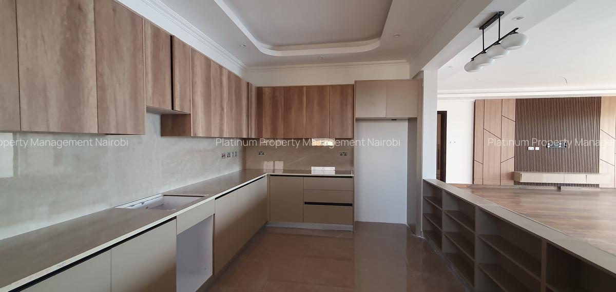 4 Bed Apartment with En Suite at Brookside - 8