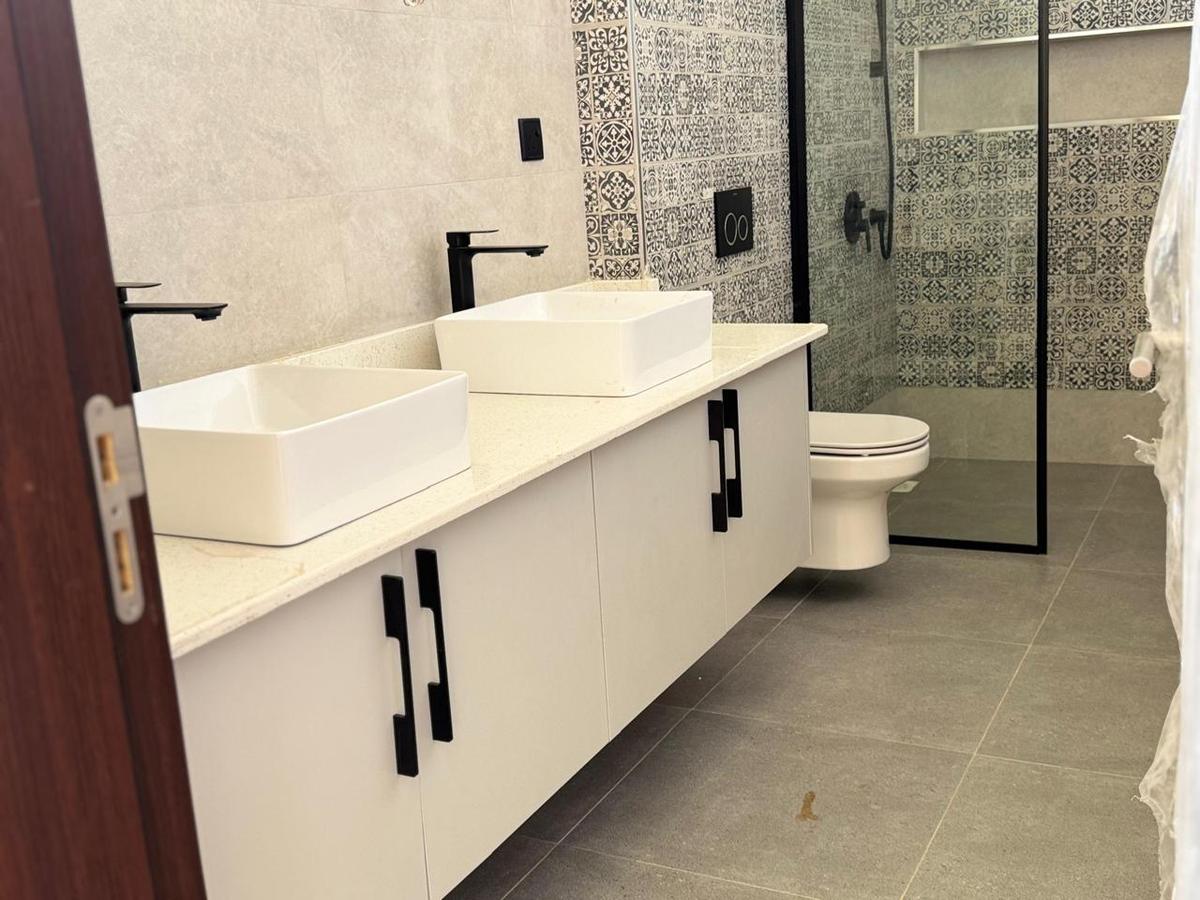 4 Bed Townhouse with En Suite at Membley Estate - 14