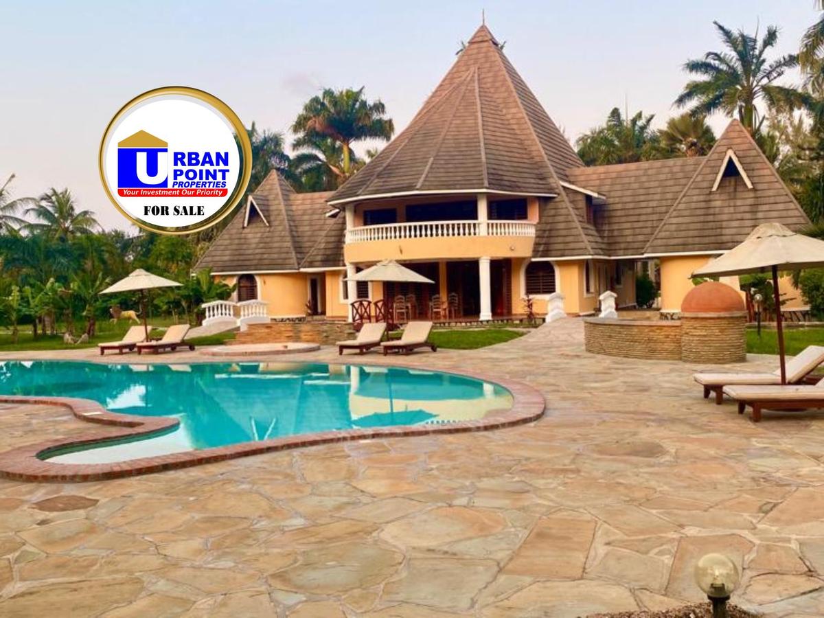 6 Bed Villa with En Suite in Diani - 1