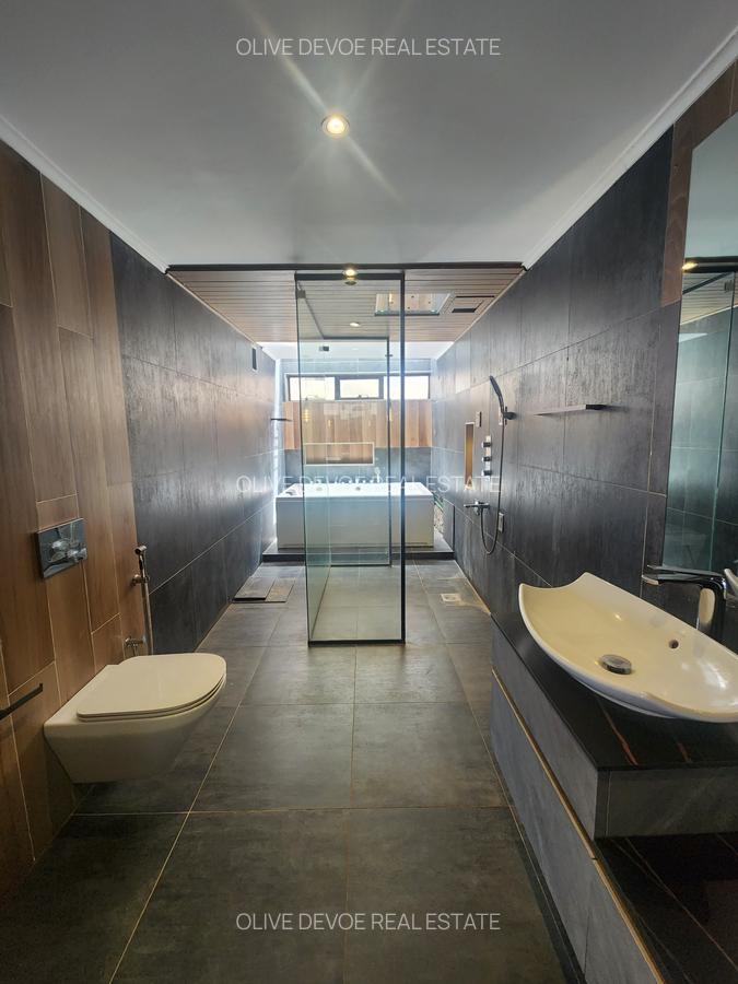 5 Bed Villa with En Suite in Runda - 14