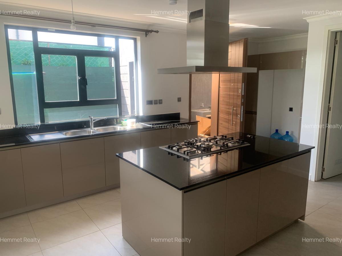 5 Bed Townhouse with En Suite in Runda - 8