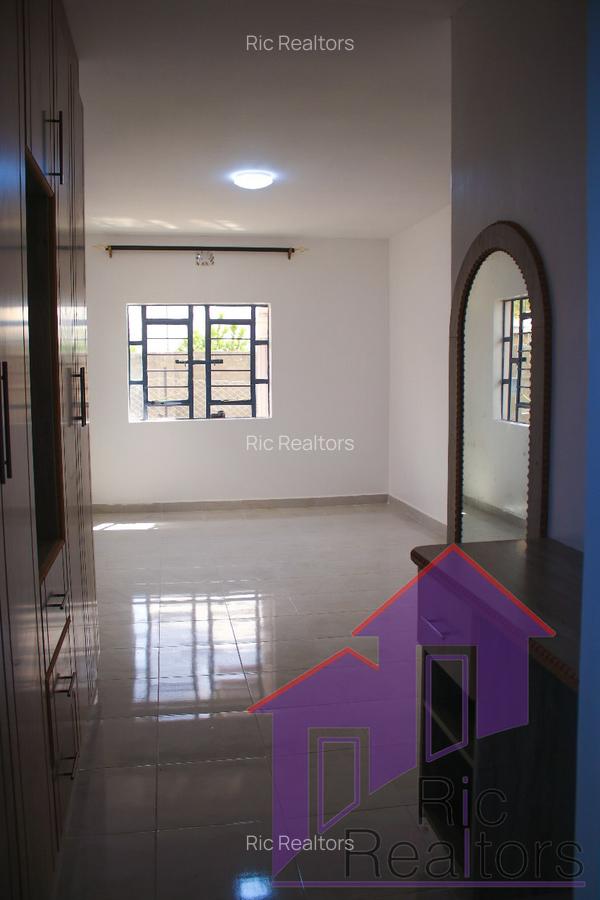 3 Bed House with En Suite at Aacia Road - 9