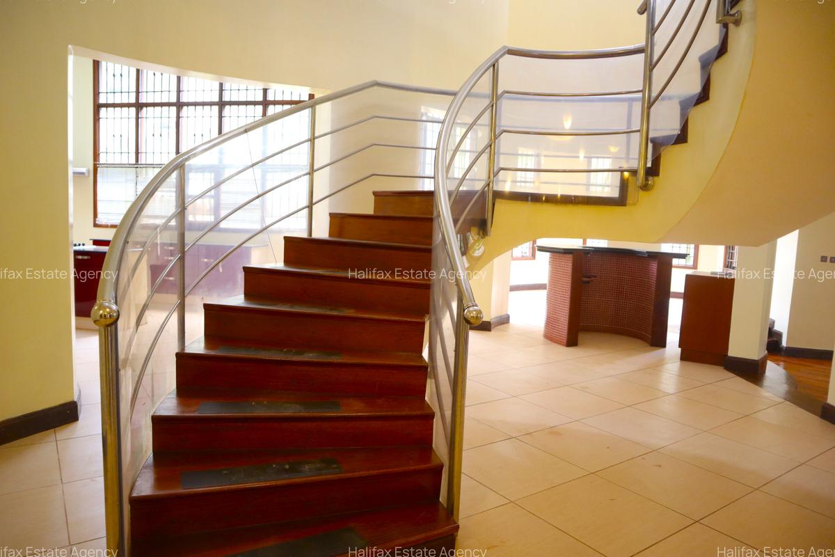 4 Bed Townhouse with En Suite - 11