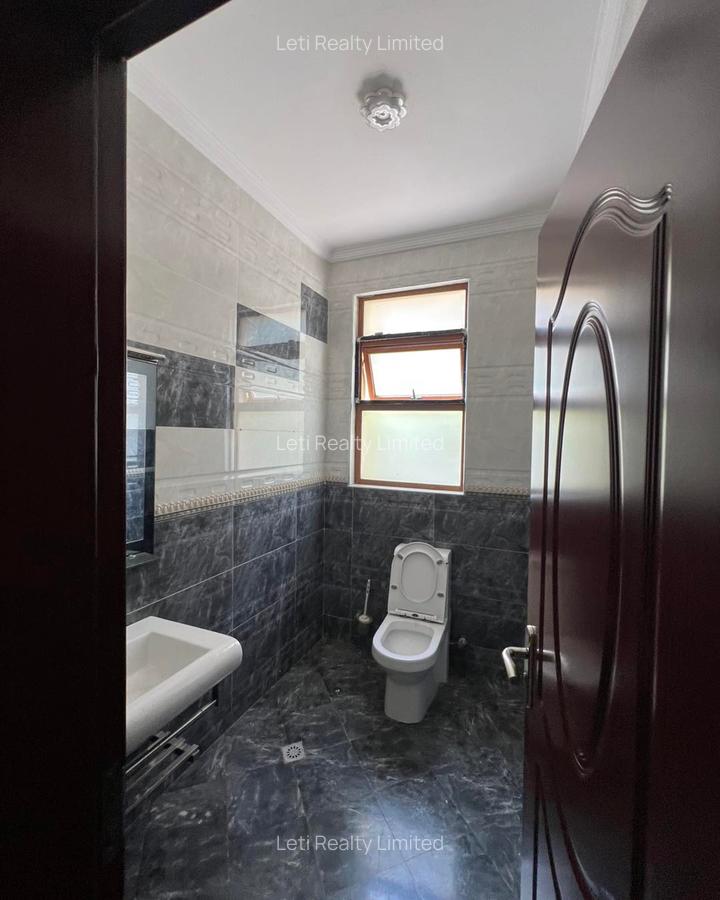 5 Bed Townhouse with En Suite in Lavington - 6