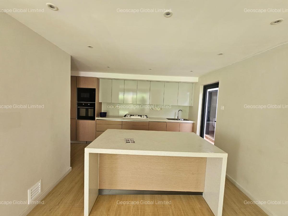 5 Bed Townhouse with En Suite in Spring Valley - 5