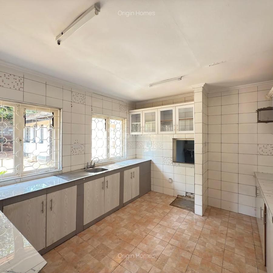 4 Bed House with En Suite at Kyuna - 10