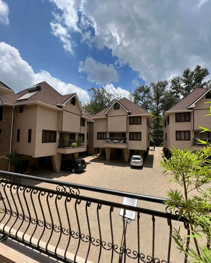 5 Bed Townhouse with En Suite in Lavington - 1