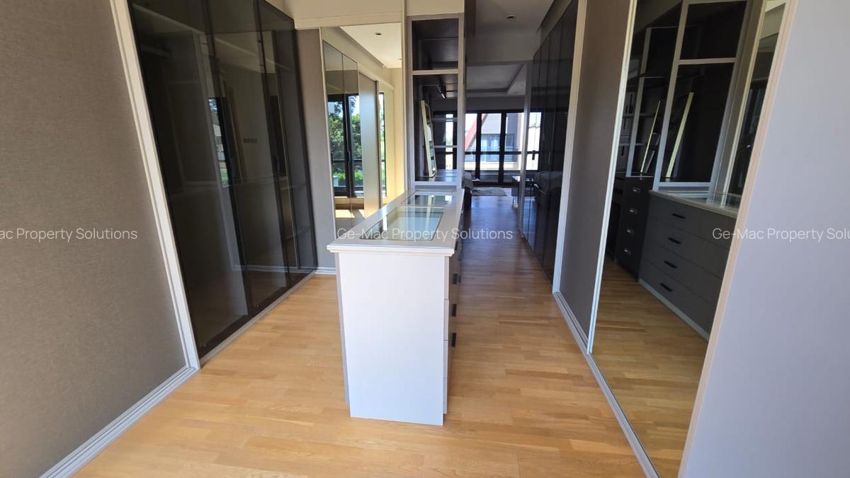 5 Bed House with En Suite in Lavington - 6