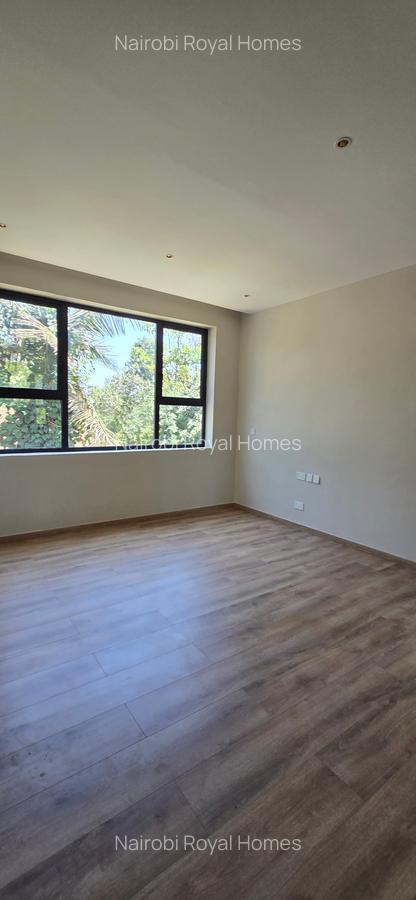 5 Bed Townhouse with En Suite at Lavington Road - 6