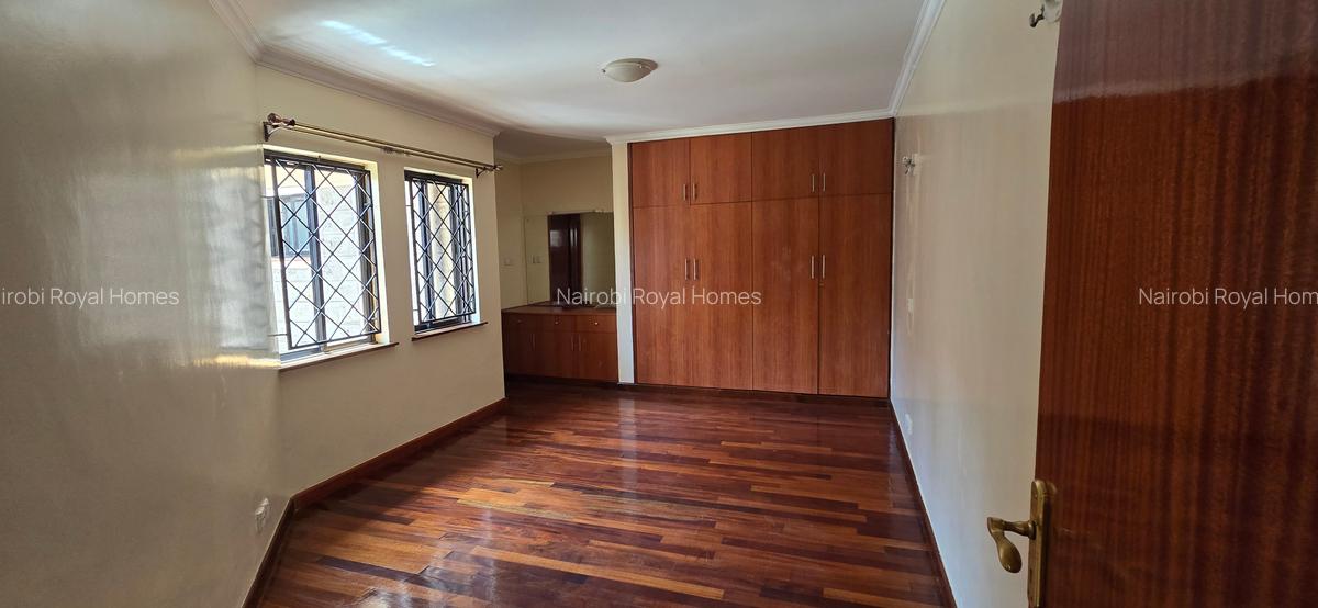 5 Bed Townhouse with En Suite at Lavington Green - 5