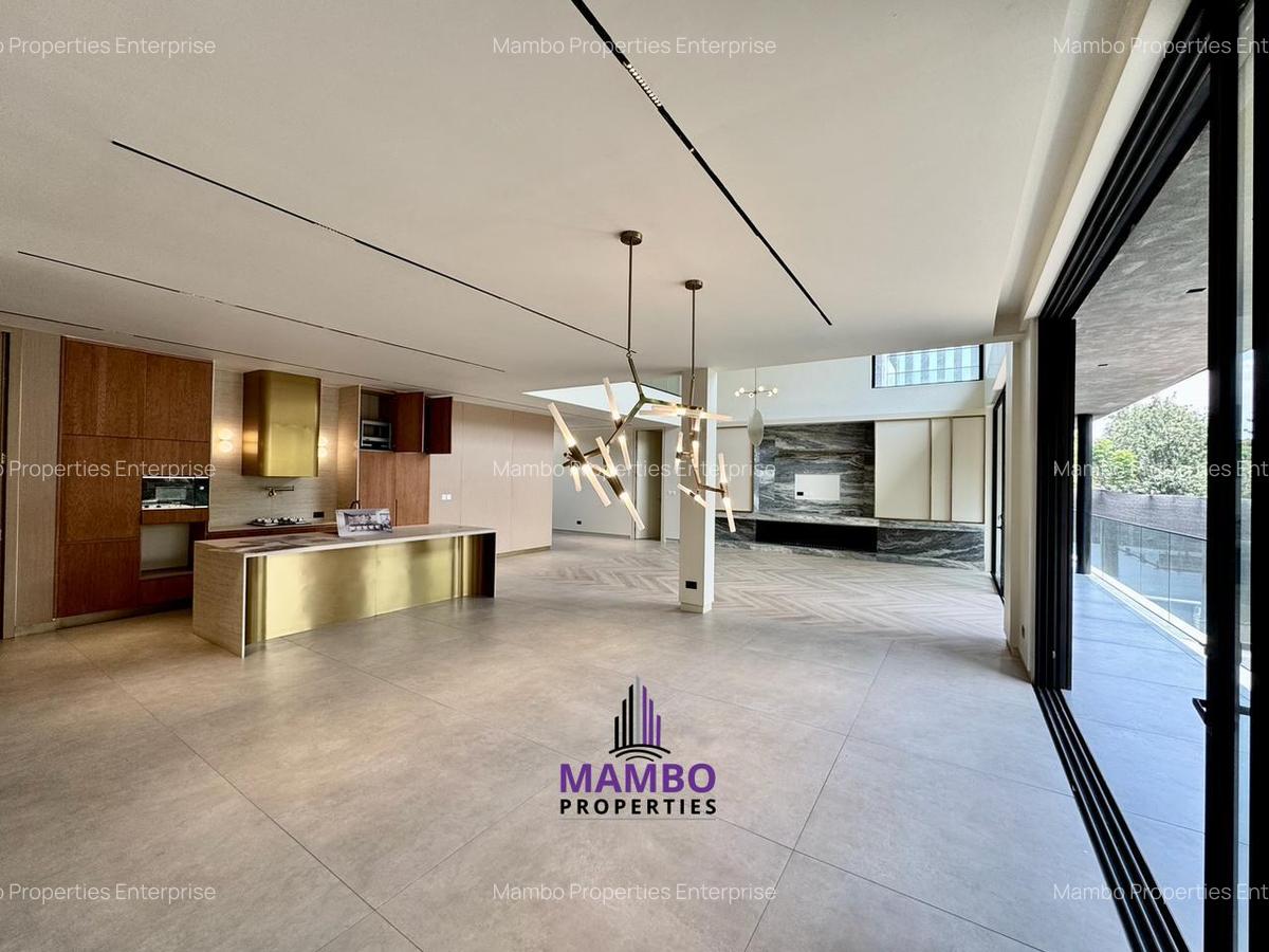 5 Bed House with En Suite at Saunders Close - 7