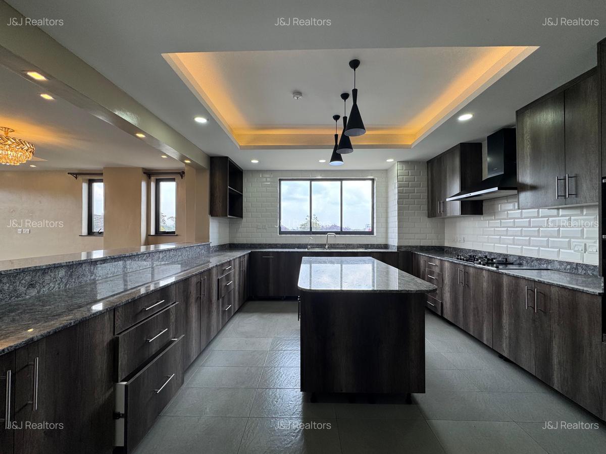 3 Bed Apartment with En Suite in Lavington - 7