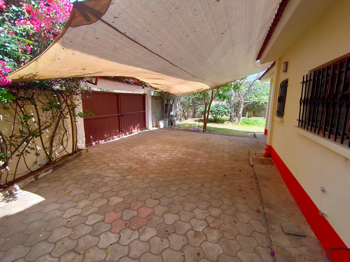 4 Bed House with Swimming Pool in Malindi - 12