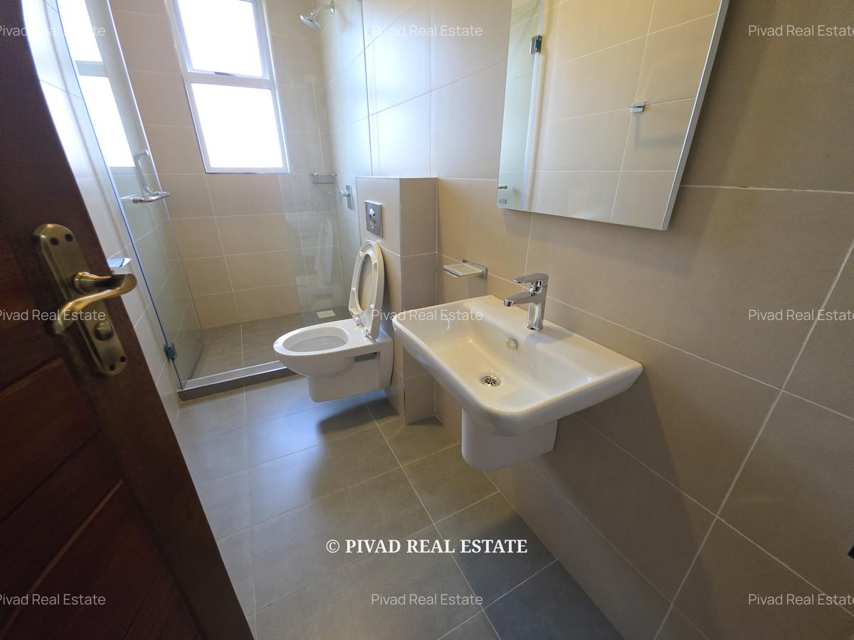 4 Bed Townhouse with Swimming Pool in Runda - 16