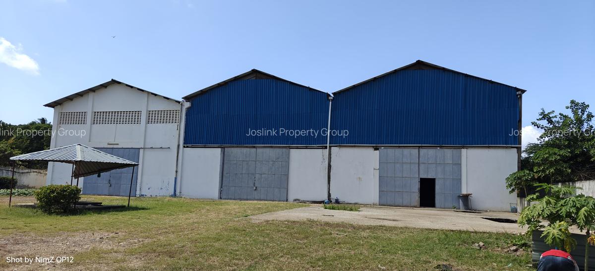 Warehouse with Parking at Simanzi - 6