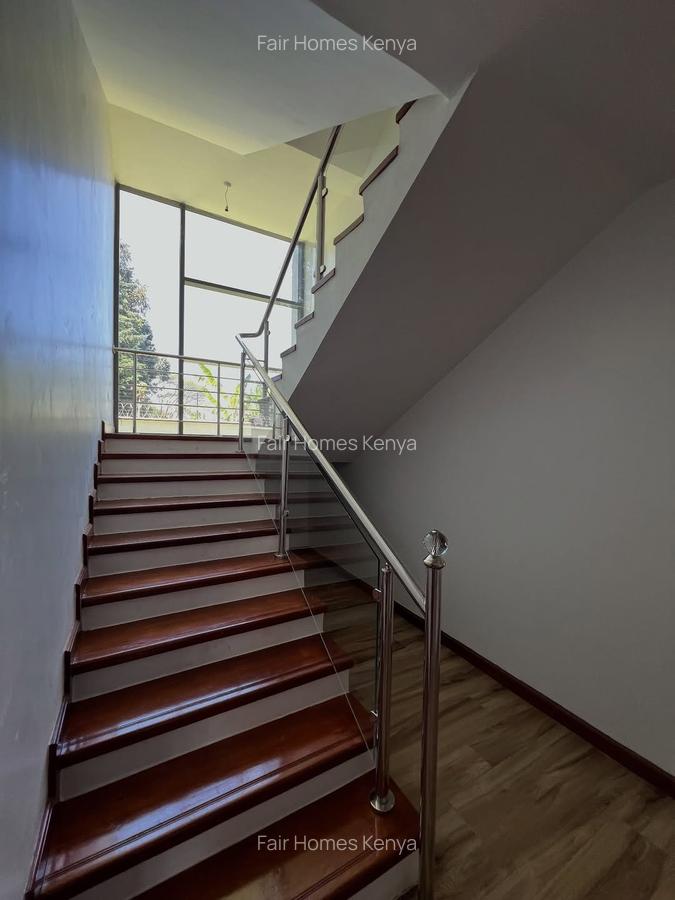 6 Bed Townhouse with En Suite at Lavington Green - 4
