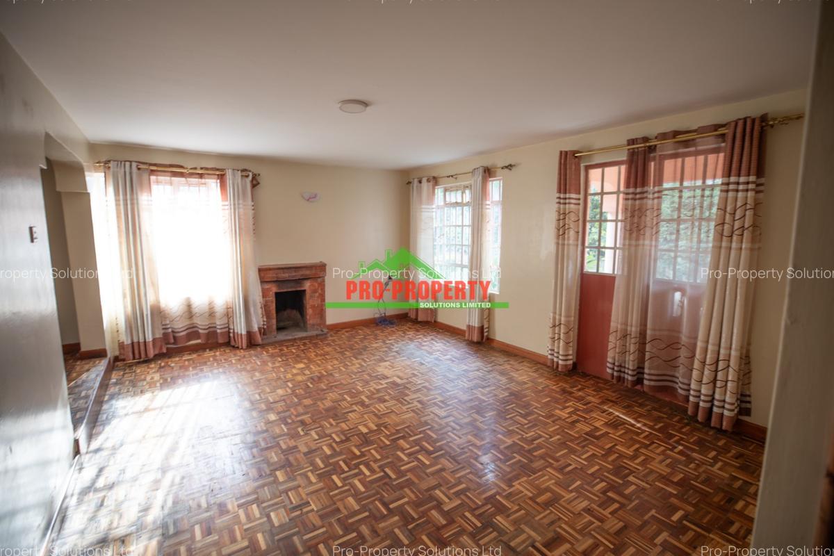 4 Bed House with En Suite at Zambezi - 7