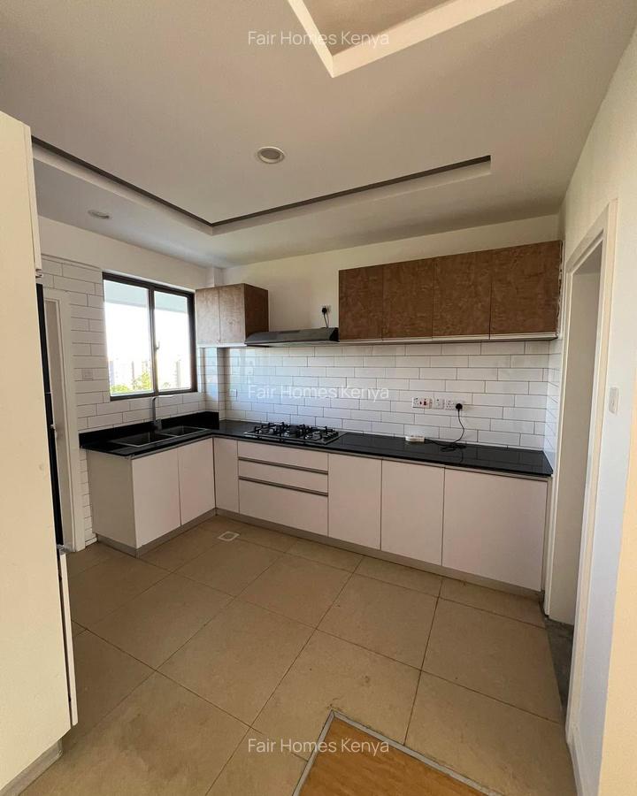 3 Bed Apartment with En Suite at Hatheru Road - 2