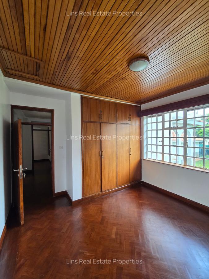 5 Bed House with En Suite in Runda - 12